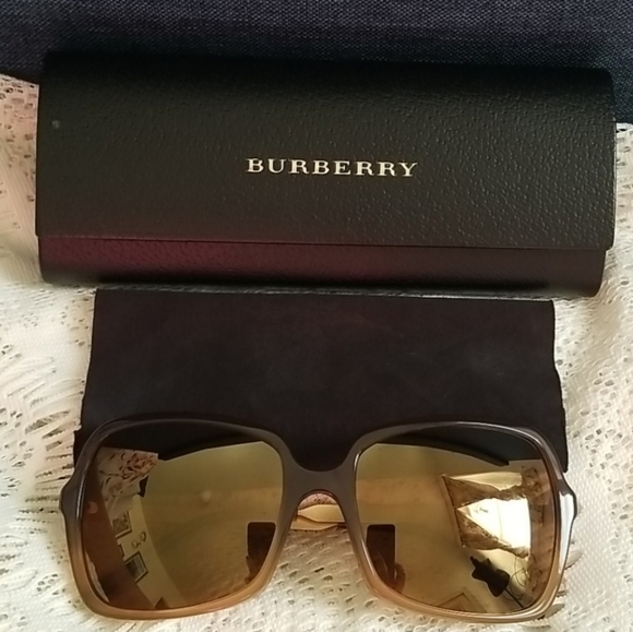 Burberry Accessories - Burberry Sunglasses